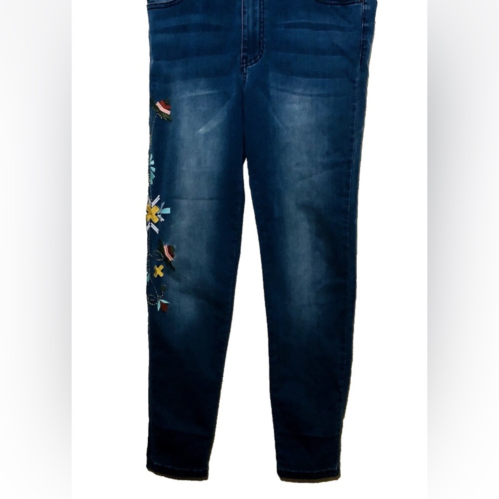 Embroidered Jeans The Pyramid Collection Woman’s Size Medium Floral Boho Hippie